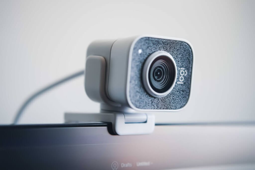 1024px x 683px - Video Chat and Webcams | Childnet